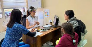Los pacientes que fueron atendidos llevaban esperando un año en promedio en listas de espera.